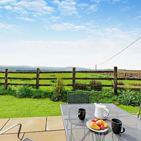 2 Bed In 94056 Tosside