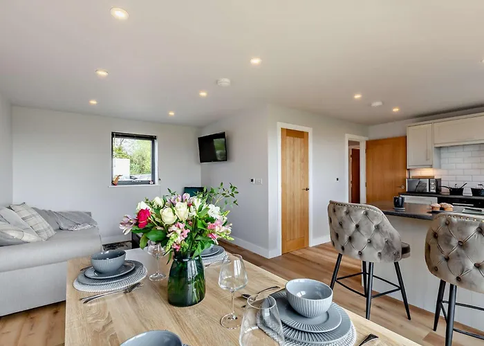 2 Bed In 94056 Tosside