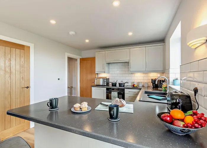 2 Bed In 94056 Tosside