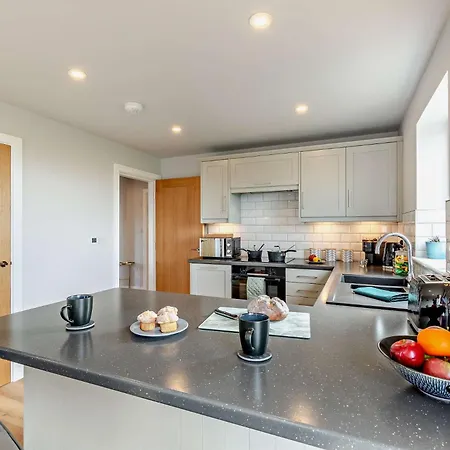 2 Bed In 94056 Tosside